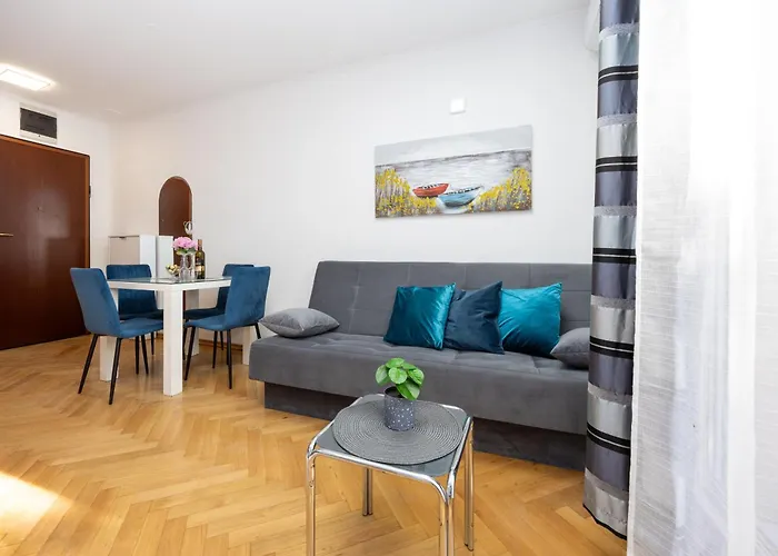 Apartment Paolo By The Beach Znjan